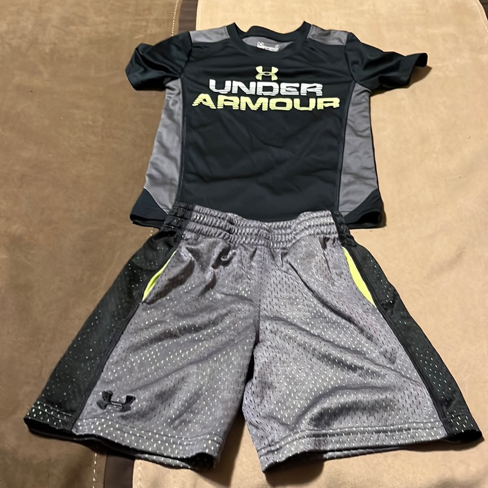 Boys size 4 Under Armour outfit
